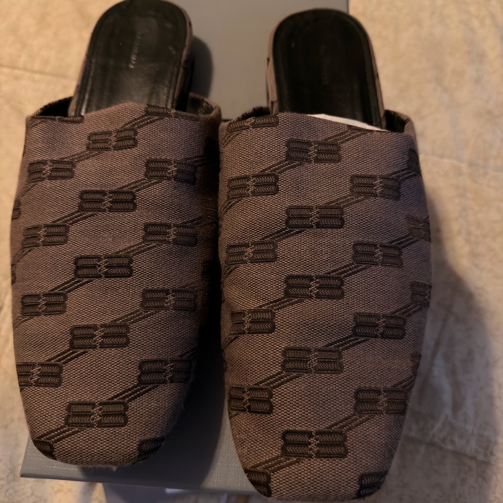 Balenciaga Brown Patterned Loafers - Picture 8 of 9